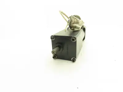 Oriental Motor CB1560R-802 Clutch & Brake Motor  25:1 Gear Head Reducer Lot of 2
