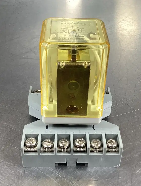 Used IDEC RR3PA-U Relays & Switches | Palmetto Automation #1151774