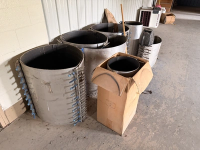Used LOT INCLUDES GIANT CLAMPS AND MORE. _UNKNOWN_ Clamps Michigan US | Miedema Asset Management Group #1304309