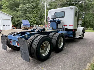 USED 2011 PETERBILT 367