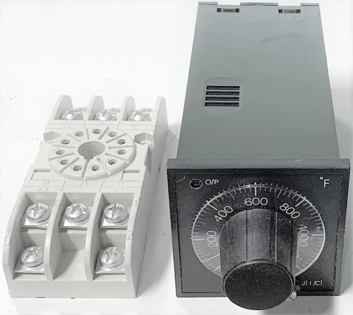 Used WEST INSTRUMENT _UNKNOWN_ Temperature Monitoring | B2E Surplus #966539