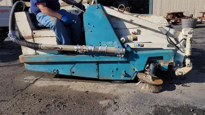 USED 1998 TENNANT 255 II