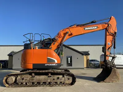 USED 2014 Doosan DX235LCR