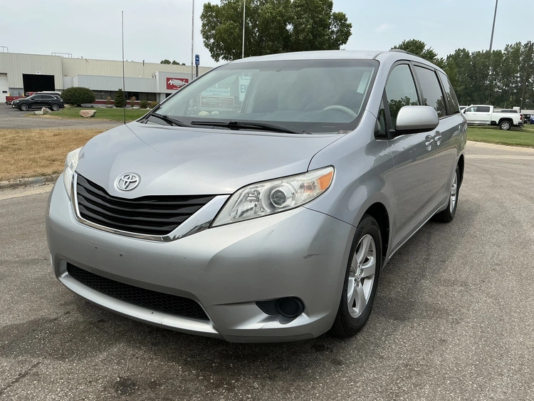 Used 2012 TOYOTA SIENNA Vans Michigan US | Miedema Asset Management Group #1316143