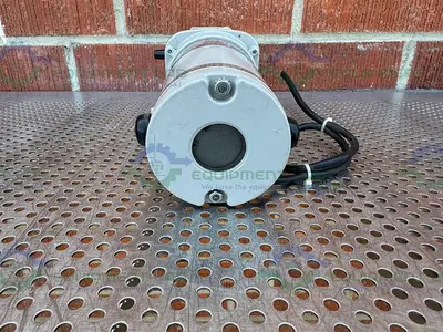 USED COLE PARMER 7553-20 MOTOR 6-600 RPM W/ MASTERFLEX 7518-12 EASY LOAD PUMP HEAD