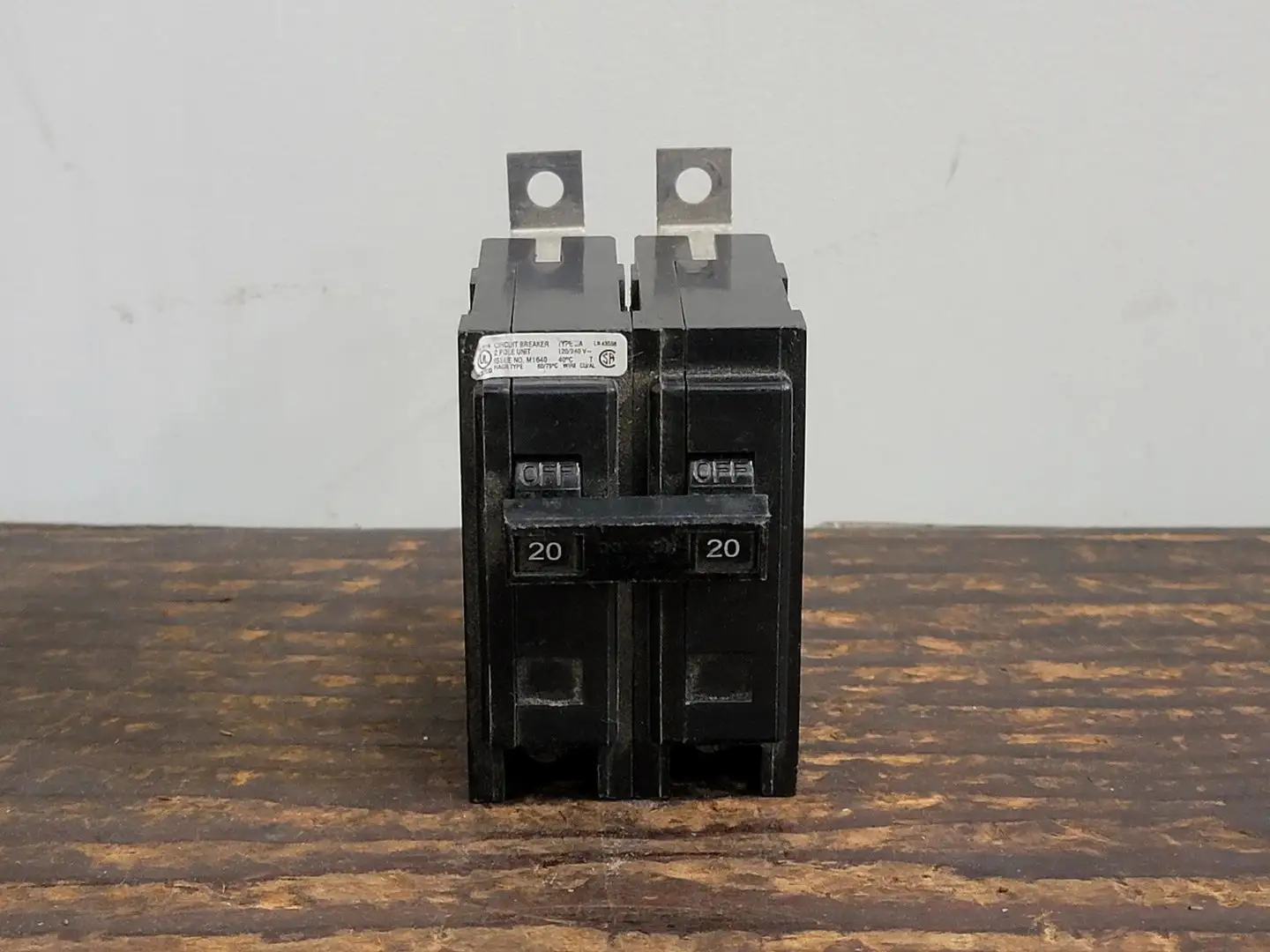 NEW CUTLER-HAMMER BA220