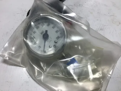 AMETEK gauge P1535 RANGE 200PSI CONN 2″