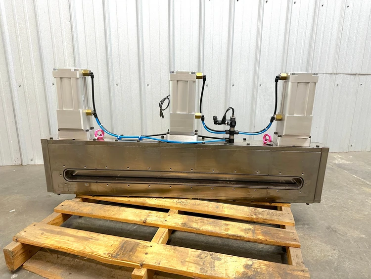 Used VAT X-VAT100-40496 Vacuum Pumps | Industrial Parts R Us Inc. #360616