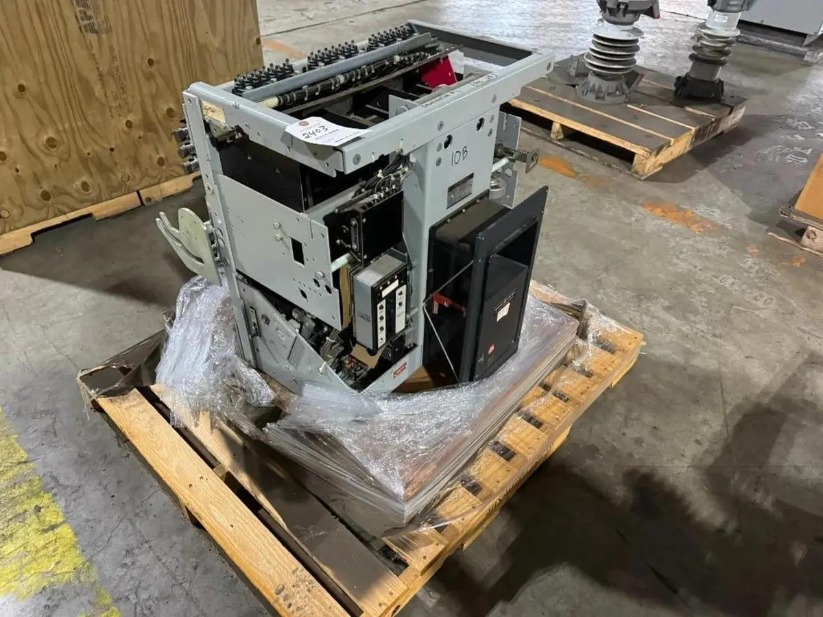 GENERAL ELECTRIC LOW VOLTAGE POWER CIRCUIT BREAKER AKR-6D-100 4000 AMPS