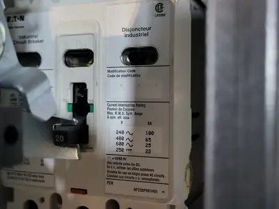 Used EATON SVX025A1-5A4N1 Switchgears British Columbia CA | Lenmark #240306