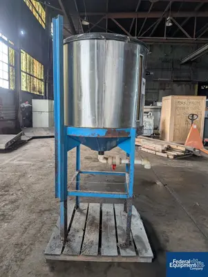 N/A Plastic Tank on Stand