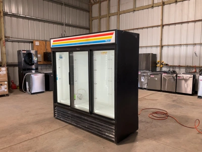 Used TRUE MFG GDM-69-HC-LD 78” 3-SECTION COMMERCIAL REFRIGERATOR/MERCHANDISER Display Refrigerators Michigan US | Miedema Asset Management Group #1580090