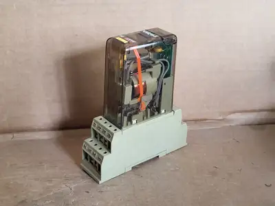 Relay PRS11N04TB w/ Socket PSF1A