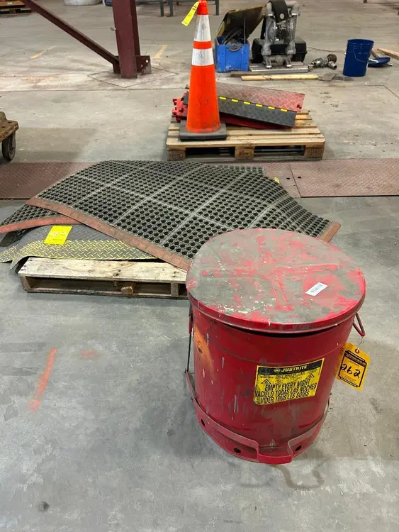 Used _UNKNOWN_ _UNKNOWN_ Janitorial Equipment Virginia US | Myron Bowling Auctioneers Inc #1561997