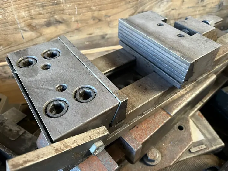 Used CLAMPING BLOC VICES, ALL KIND OF / BANK VIJZEN / Parts | Apt International N.V #364697