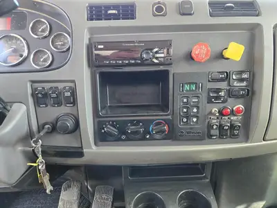 USED 2018 PETERBILT 348