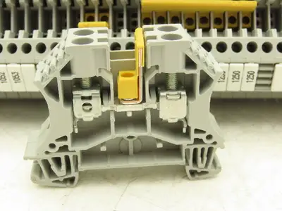 Allen Bradley 1492-J3 Terminal Block & 1492-J6 With 1 DIN Rail 800V Lot of 108