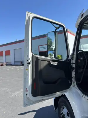 USED 2021 VOLVO VNR42T300
