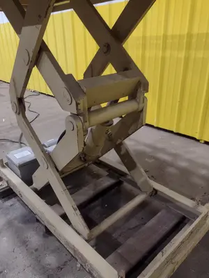 4,000 LBS X 72" X 36" GLOBE INTERNATIONAL HYDRAULIC SCISSOR LIFT TABLE, 110 VOLT: STOCK #20941