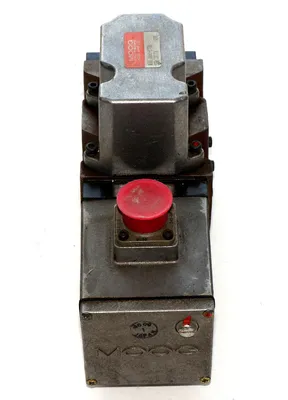 MOOG MODEL: J661-172A SERVO VALVE J661172A