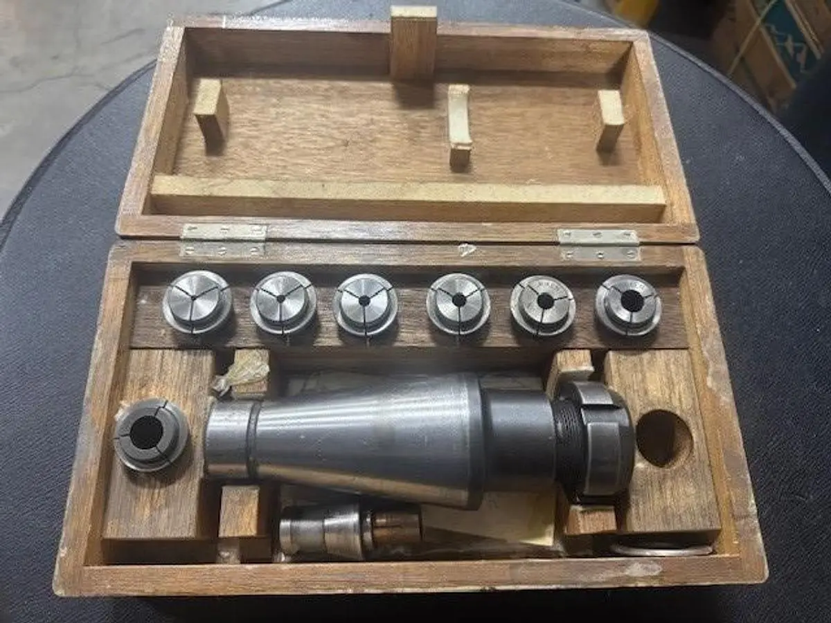 USED SPRING COLLET CAT 50 CHUCK WITH COLLETS