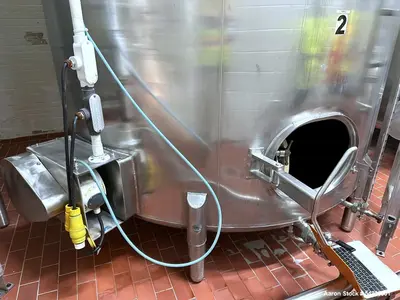 Used 3,500 Gallon Vertical Mixing Tank | 304 Stainless Steel Beverage-Grade Vessel