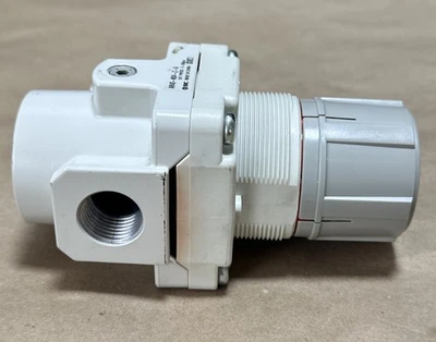 NEW SMC AR40-N04-Z-A