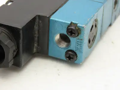 MAC 821C-PP-111CA-152 Pneumatic Double Solenoid 4/3 Spool Valve 120V 1/4" NPT