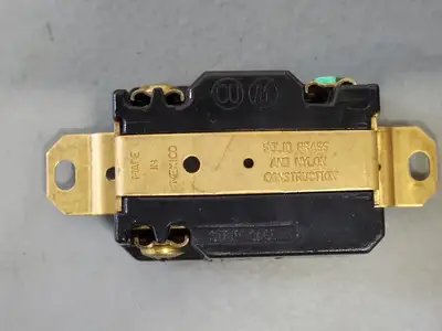 NEW LEVITON 5821
