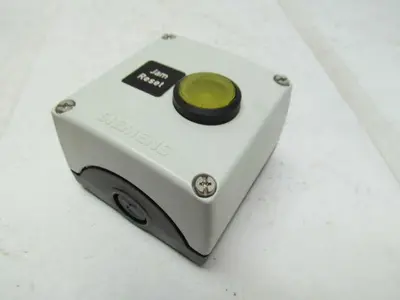 Siemens 3SBES9003 Horizontal Pushbutton Station Jam Reset Illuminated Yellow