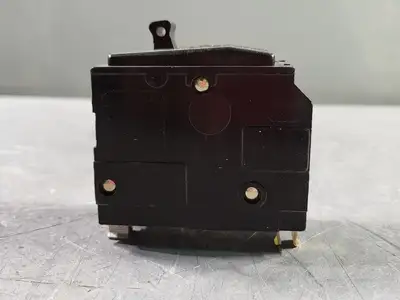 NEW SQUARE D QO215
