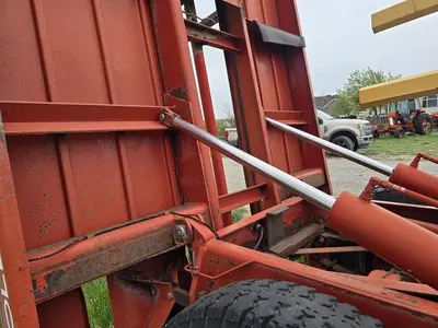 USED NEW HOLLAND 1075