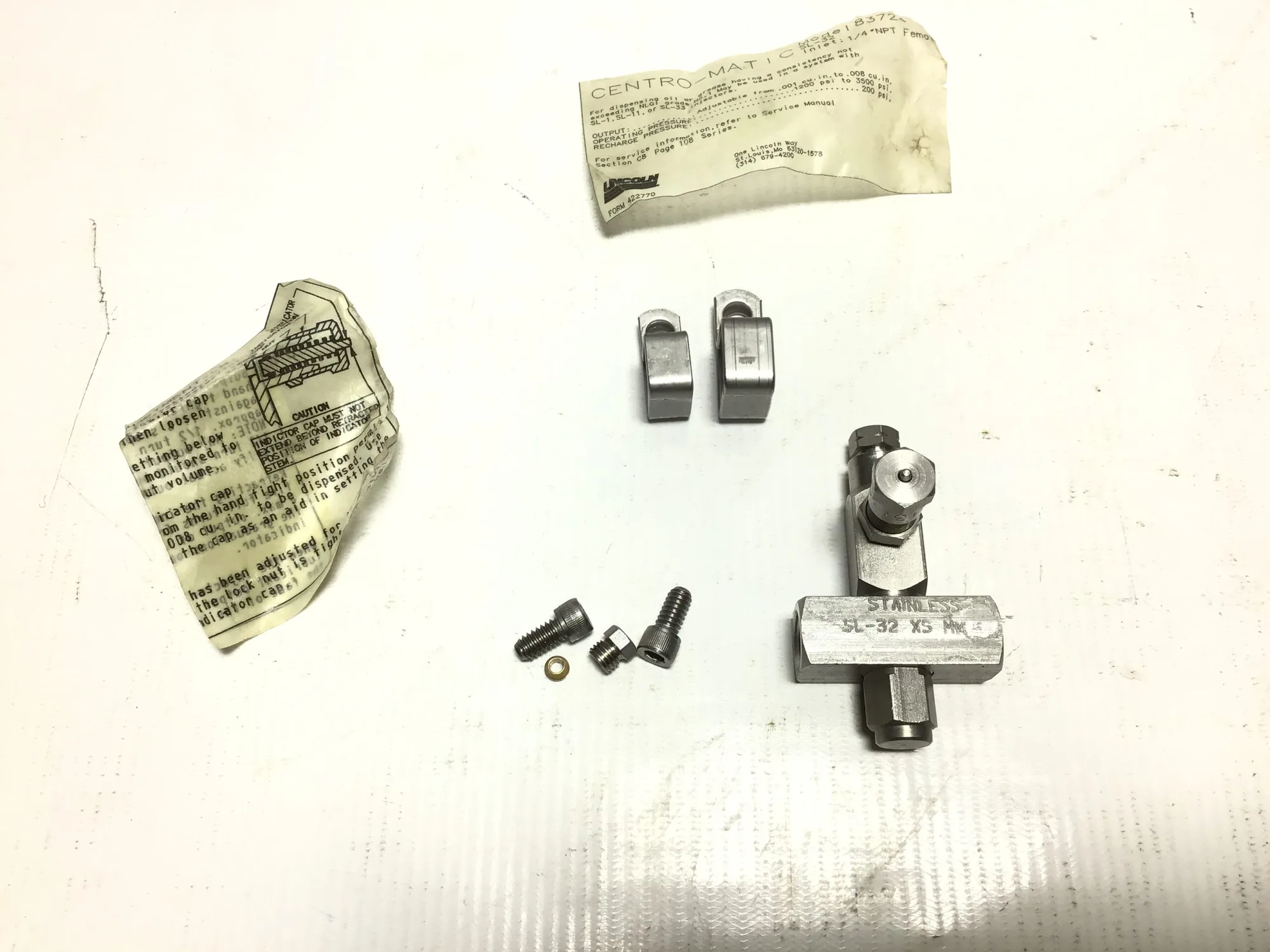 Lincoln 83724 – SL-32 Centro Matic Injector Inlet 1/4″ NPT Female Stainless Steel