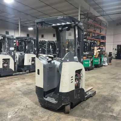 USED 2016 CROWN RR5725-45