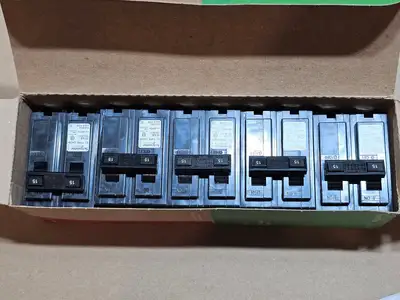 New | in-Stock SCHNEIDER ELECTRIC CHOM215 Switchgears British Columbia CA | Lenmark #1438291
