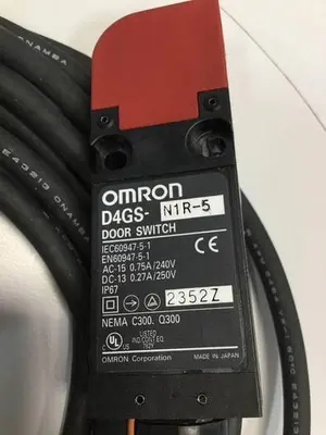 USED OMRON D4GS-N1R-5