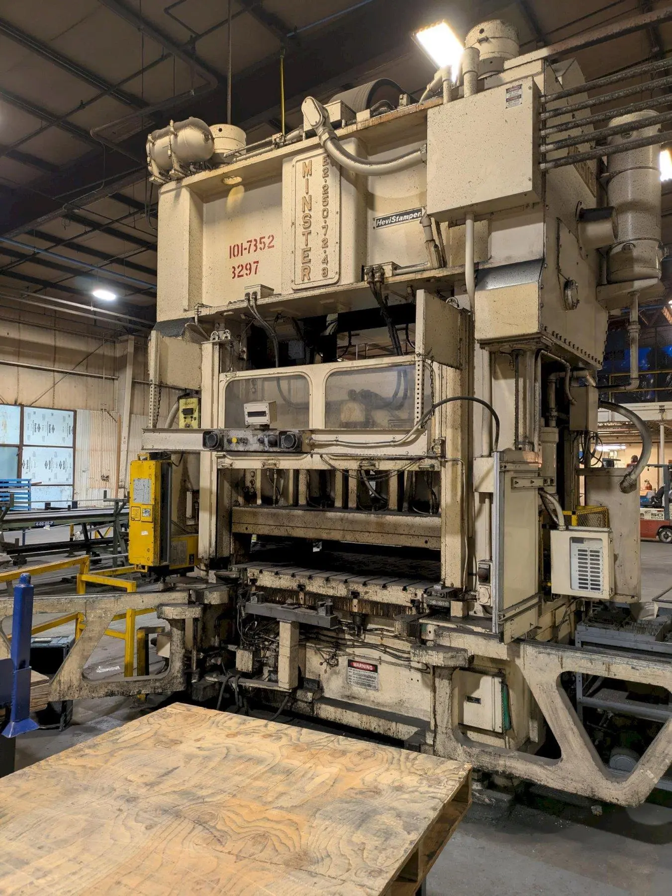 USED 1984 NIDEC MINSTER E2-250 HEVISTAMPER