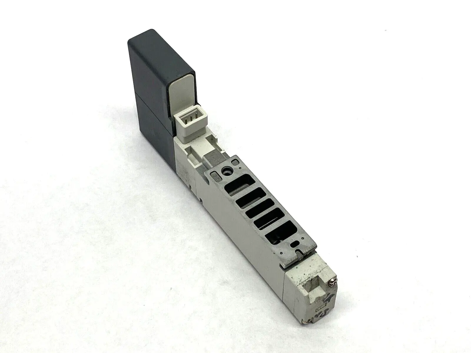 Used SMC VQC2100N-5 Solenoid Regulators Michigan US | Maverick Industrial Sales #1502308