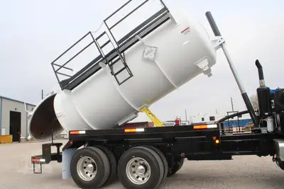 New | in-Stock 2027 PETERBILT 548 Vacuum Truck Texas US | Roll Off Truck World #1492009
