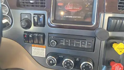 USED 2015 PETERBILT 579