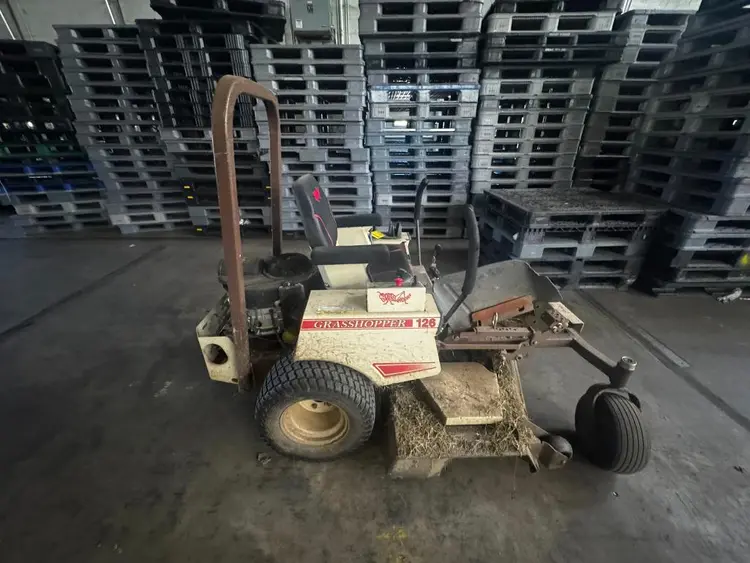 Used _UNKNOWN_ _UNKNOWN_ Mowers North Carolina US | Myron Bowling Auctioneers Inc #1543546