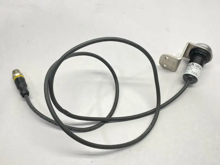 Used EATON COMPACT 22.5MM PUSHBUTTON BLUE MALE M12 4-PIN Relays & Switches | Maverick Industrial Sales #1100369