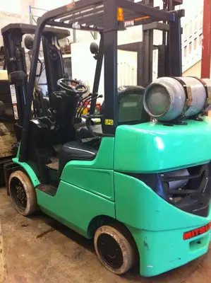 USED MITSUBISHI 1997 3000 LBS