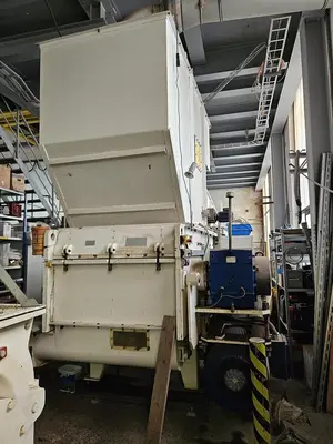 USED HOSOKAWA TWO-STAGE PLASTIC SHREDDING AND GRANULATION SYSTEM