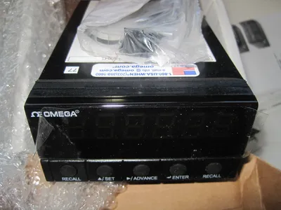 NEW OMEGA DPF5100-10/32VDC METER