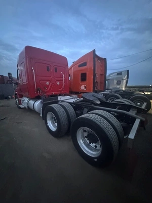 Used 2017 FREIGHTLINER CASCADIA Miscellaneous Trucks/Trailers California US | Revelation Machinery #1421965