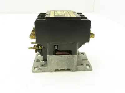 General Electric CR353AC3AB1 Contactor Motor Starter 600VAC 30A 3Ph Coil 240VAC