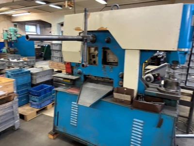 SANLI Hydraulic Ironworker, in good used condition, visible under power