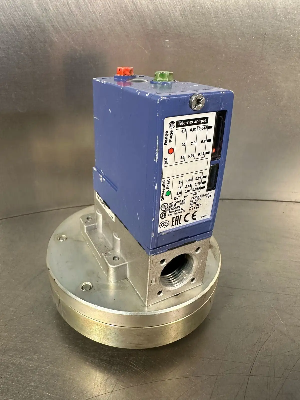 Telemecanique XMLBS35R2S11 PRESSURE SWITCH (3.5.1)