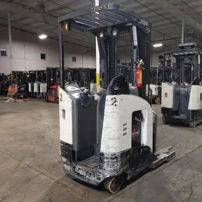USED 2018 CROWN RR5725-45